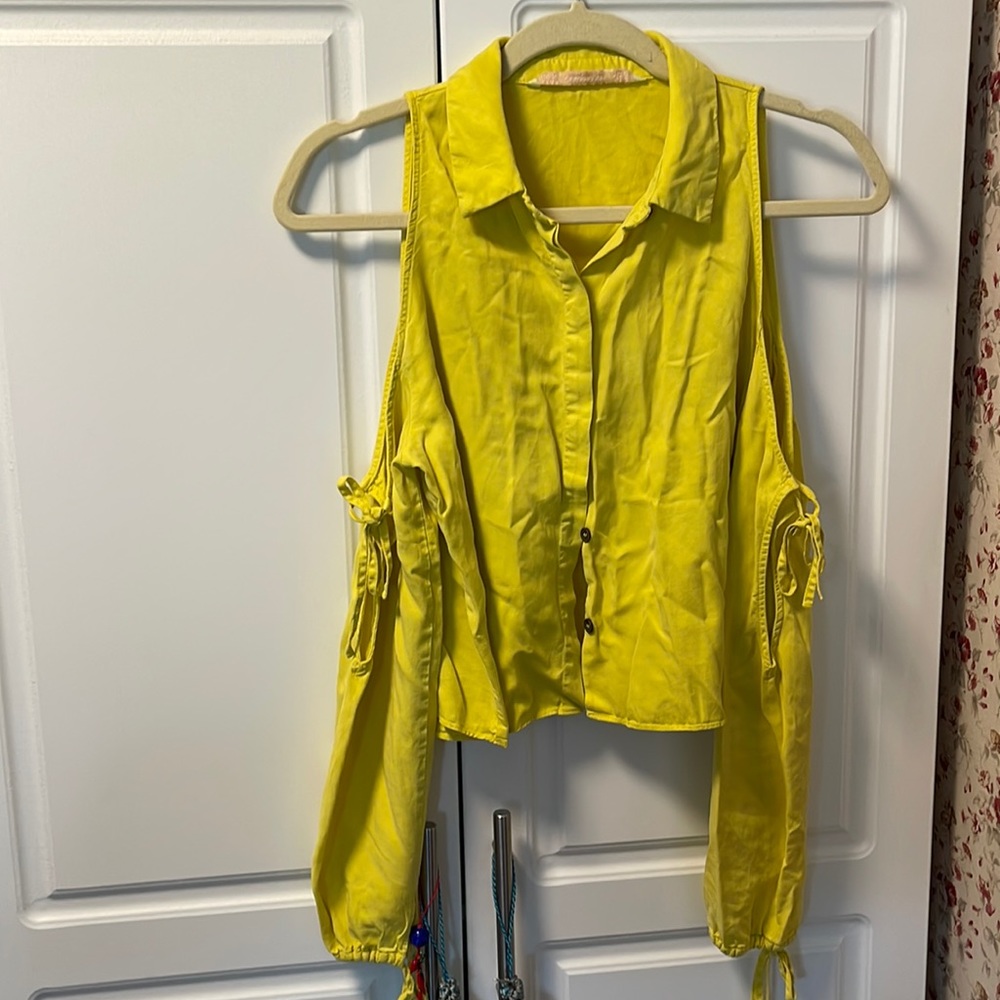 Beautiful silky feel Zara yellow top size medium with cut out sleeves
